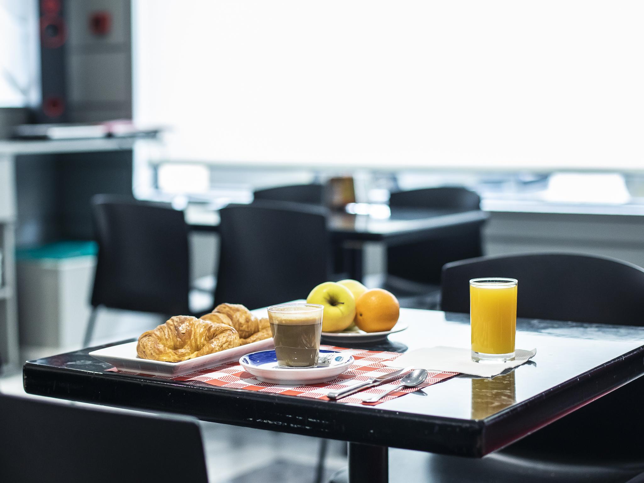 Hotel Burlada Zewnętrze zdjęcie