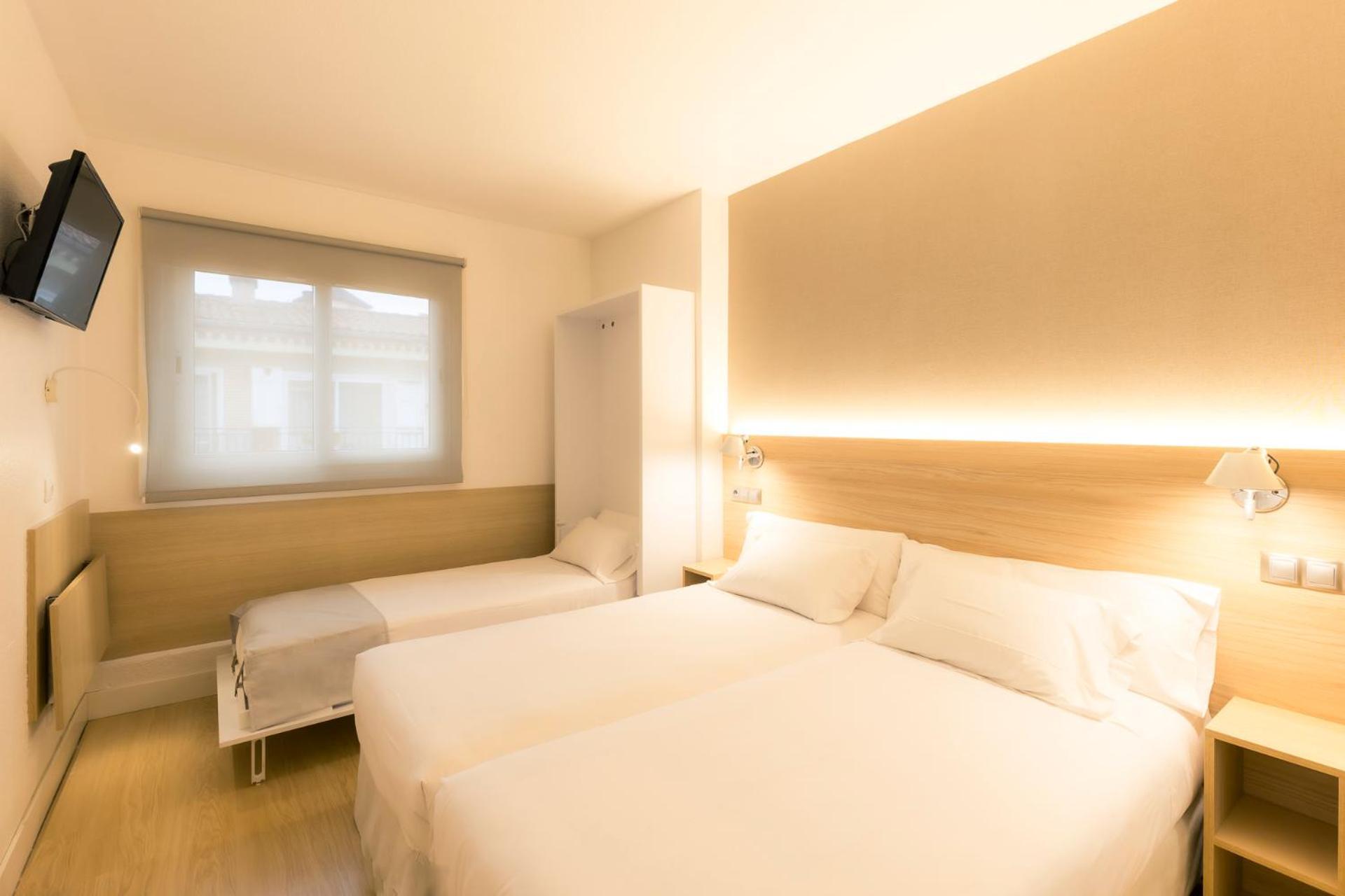 Hotel Burlada Zewnętrze zdjęcie