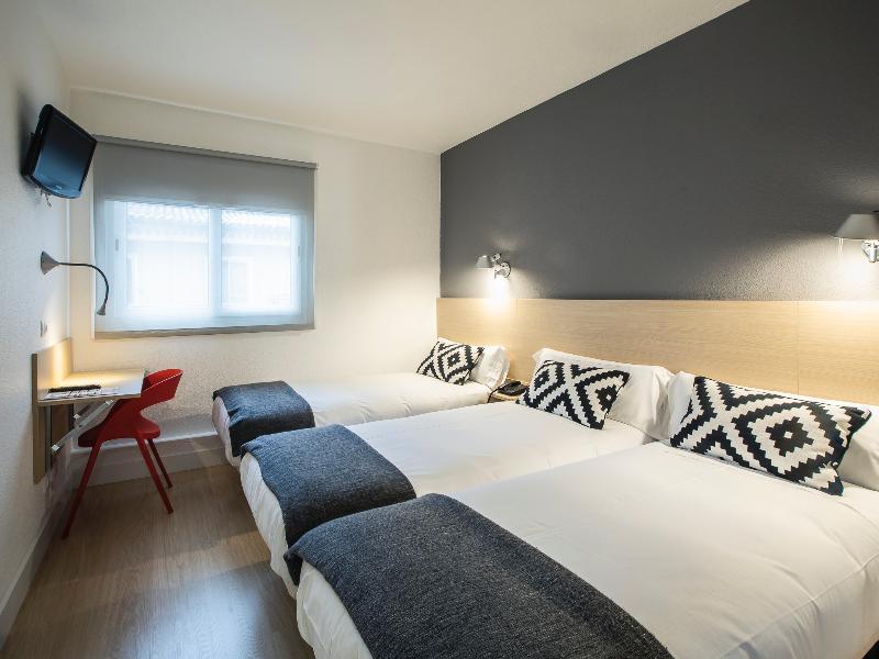 Hotel Burlada Zewnętrze zdjęcie